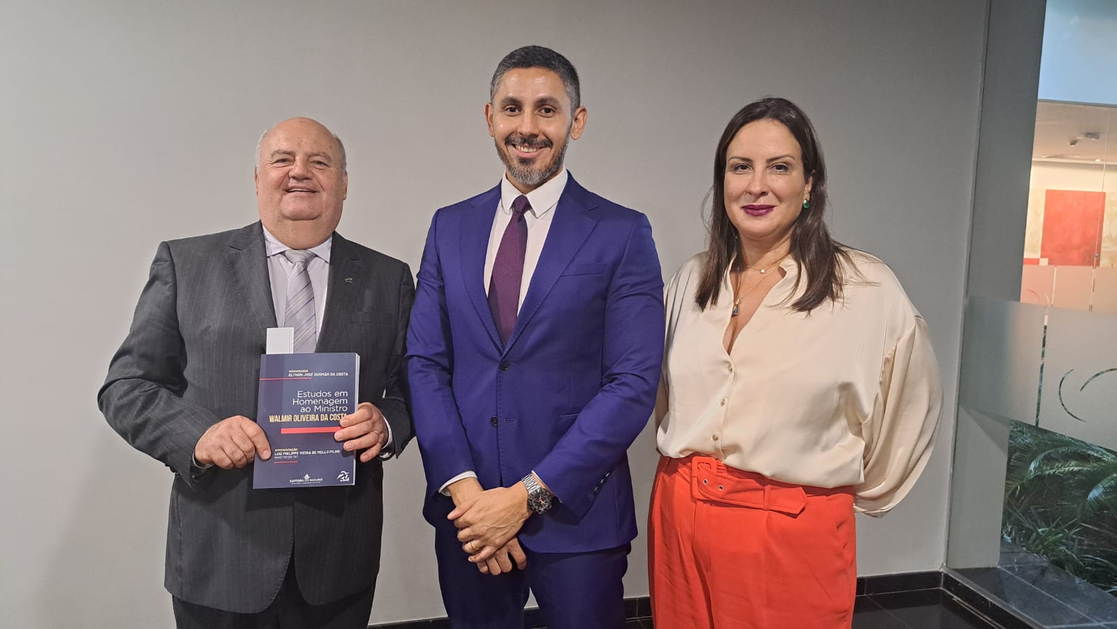 Estudos em Homenagem ao Min. Walmir Oliveira da Costa