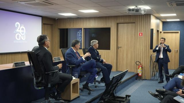 Defesa da Justiça do Trabalho marca participação da Anamatra em reunião com ministro Luís Barroso								