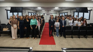 TJC: com presença da Anamatra, alunos de escolas públicas apresentam trabalhos sobre cidadania no TRT 12 (SC)							